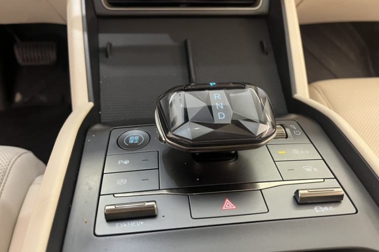 Used BYD Qin L 2025 DM-i Smart Drive 80KM Leading Model Gear Lever