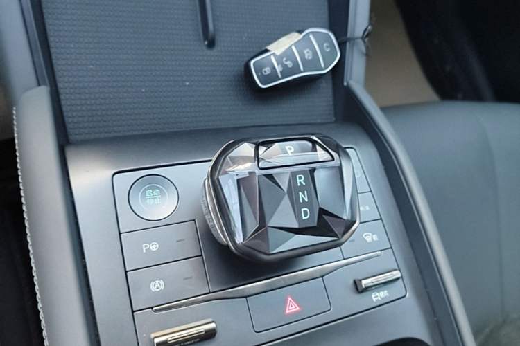 Used BYD Qin L 2025 DM-i Smart Drive 120KM Leading Model Gear Lever