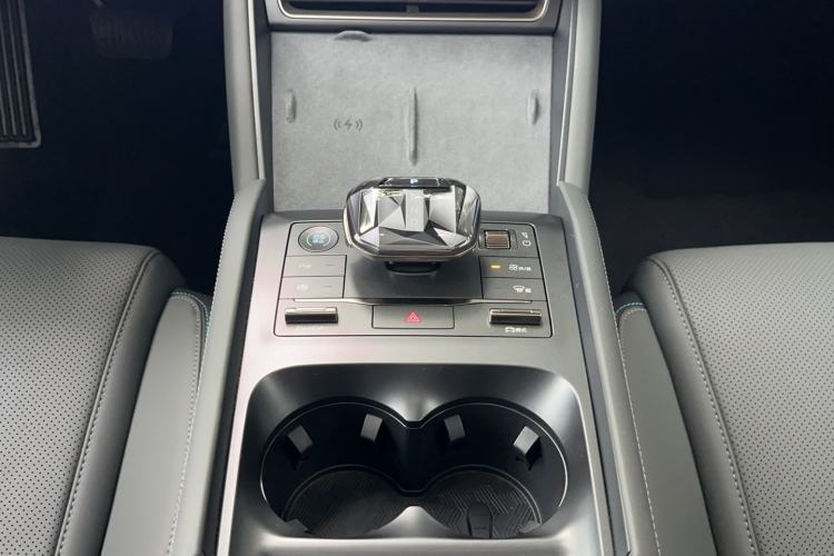 Used BYD Qin L 2025 DM-i Smart Drive 120KM Superior Model Gear Lever