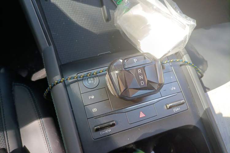 Used BYD Qin L 2025 DM-i Smart Drive 80KM Leading Model Gear Lever