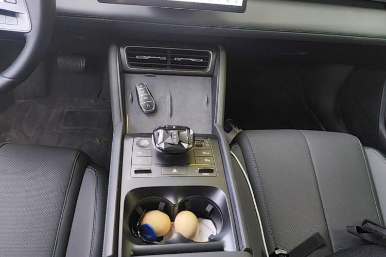 Used BYD Qin L 2025 DM-i Smart Drive 120KM Superior Model Gear Lever