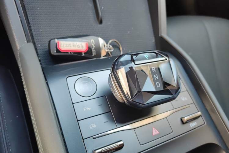Used BYD Qin L 2025 DM-i Smart Drive 80KM Leading Model Gear Lever