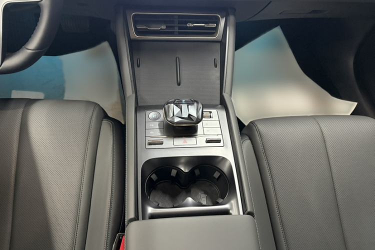 Used BYD Qin L 2025 DM-i Smart Drive 120KM Leading Model Gear Lever