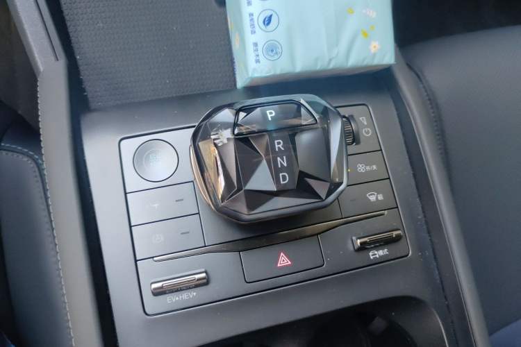 Used BYD Qin L 2025 DM-i Smart Drive 80KM Leading Model Gear Lever