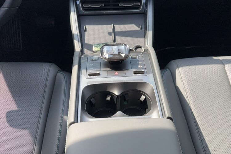 Used BYD Qin L 2025 DM-i Smart Drive 80KM Leading Model Gear Lever