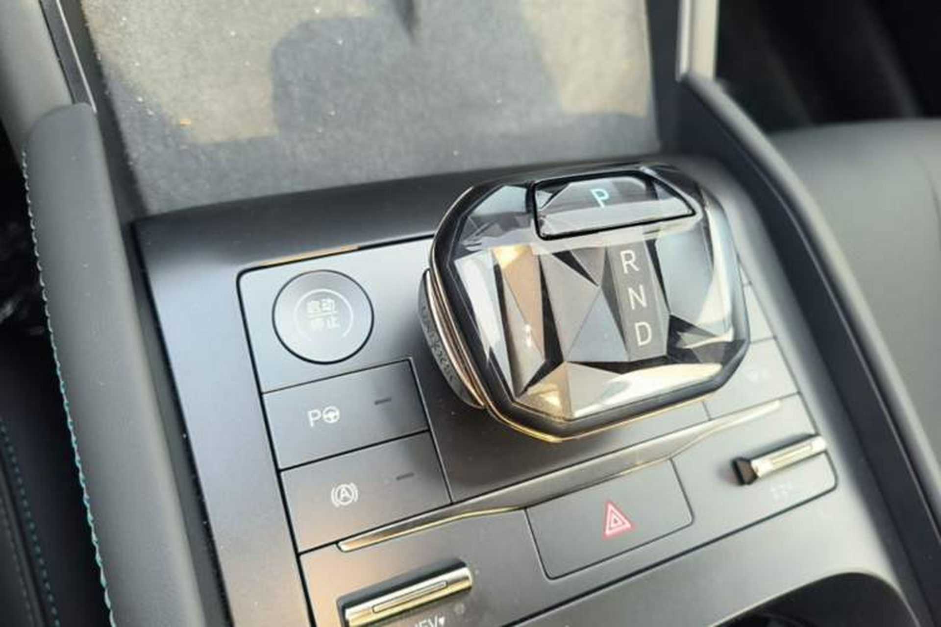 Used BYD Qin L 2025 DM-i Smart Drive 120KM Superior Model Gear Lever