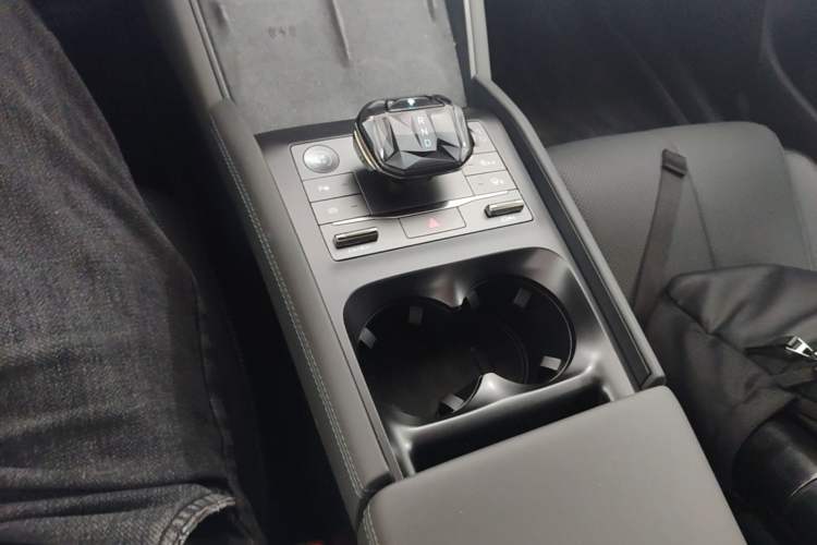 Used BYD Qin L 2025 DM-i Smart Drive 120KM Superior Model Gear Lever