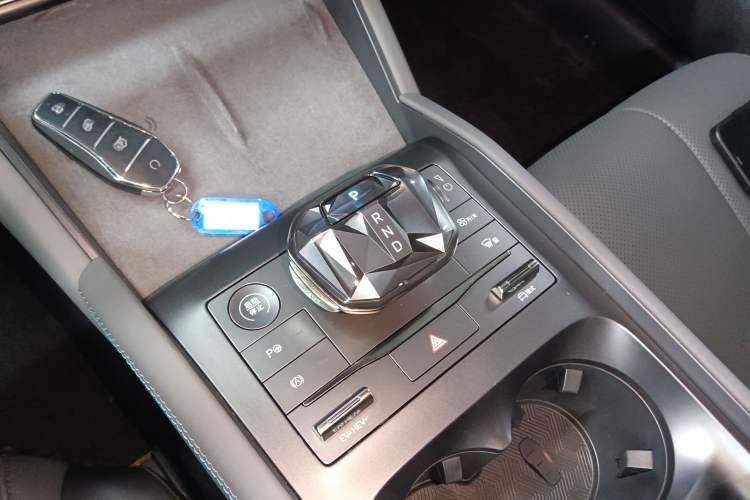 Used BYD Qin L 2025 DM-i Smart Drive 120KM Superior Model Gear Lever