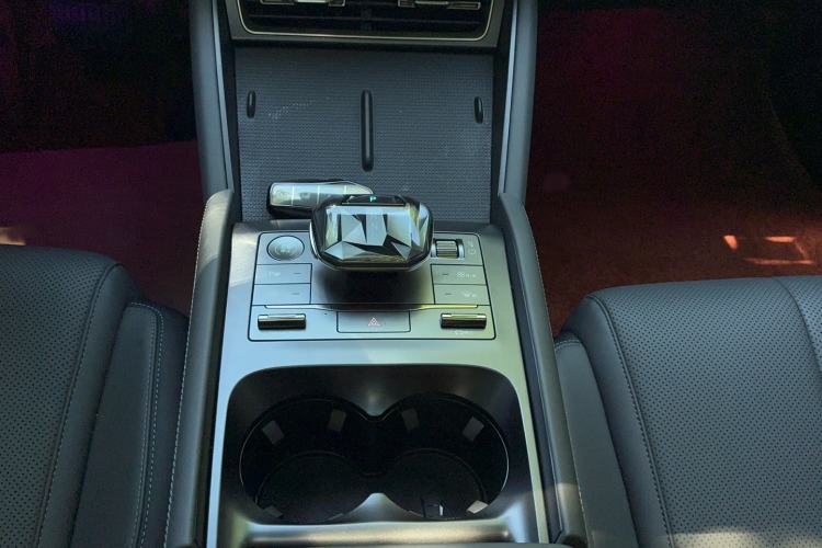 Used BYD Qin L 2025 DM-i Smart Drive 120KM Leading Model Gear Lever
