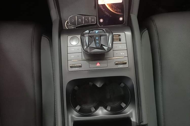 Used BYD Qin L 2025 DM-i Smart Drive 120KM Superior Model Gear Lever