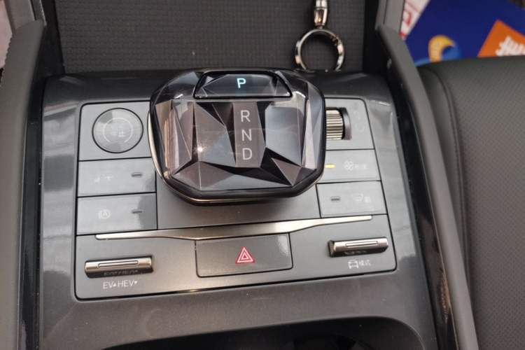 Used BYD Qin L 2025 DM-i Smart Drive 80KM Leading Model Gear Lever
