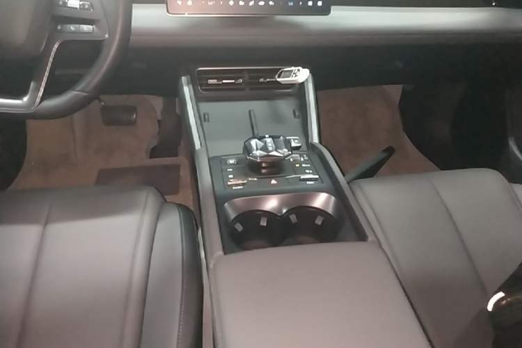 Used BYD Qin L 2025 DM-i Smart Drive 80KM Leading Model Gear Lever
