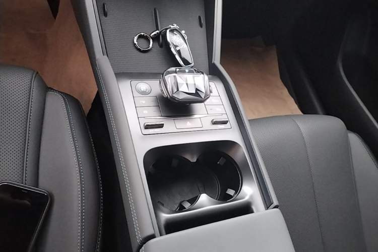 Used BYD Qin L 2025 DM-i Smart Drive 80KM Leading Model Gear Lever