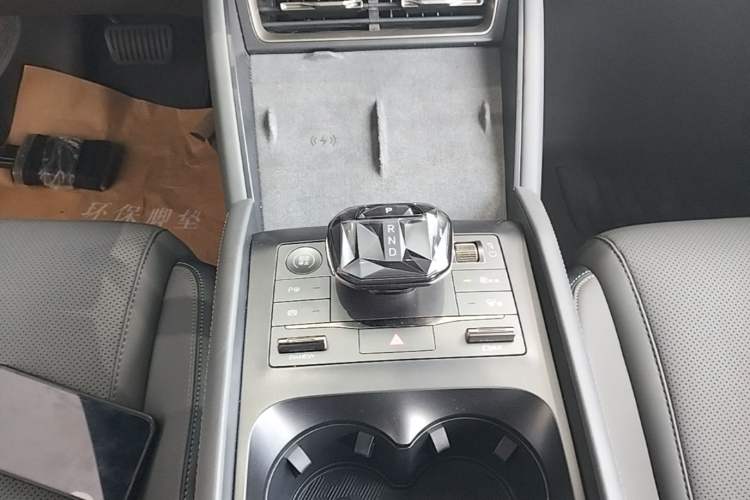 Used BYD Qin L 2025 DM-i Smart Drive 120KM Superior Model Gear Lever
