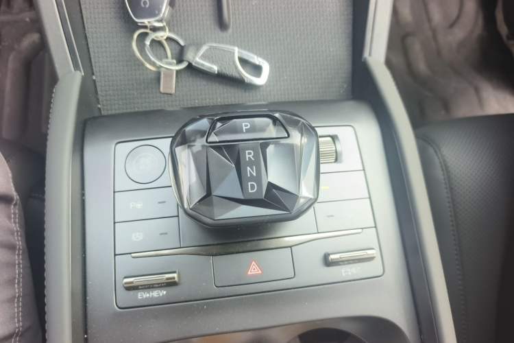 Used BYD Qin L 2025 DM-i Smart Drive 80KM Leading Model Gear Lever