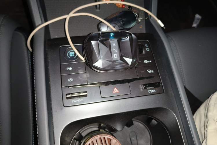 Used BYD Qin L 2025 DM-i Smart Drive 80KM Leading Model Gear Lever