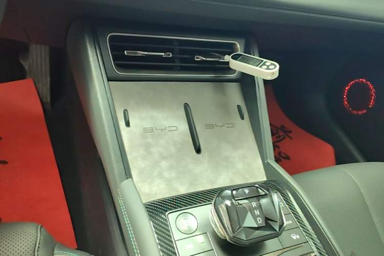 Used BYD Qin L 2025 DM-i Smart Drive 80KM Leading Model Gear Lever