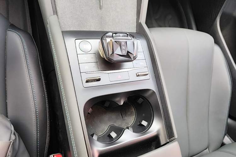 Used BYD Qin L 2025 DM-i Smart Drive 120KM Superior Model Gear Lever