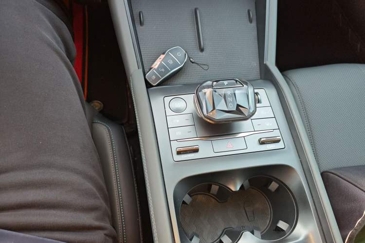 Used BYD Qin L 2025 DM-i Smart Drive 120KM Leading Model Gear Lever