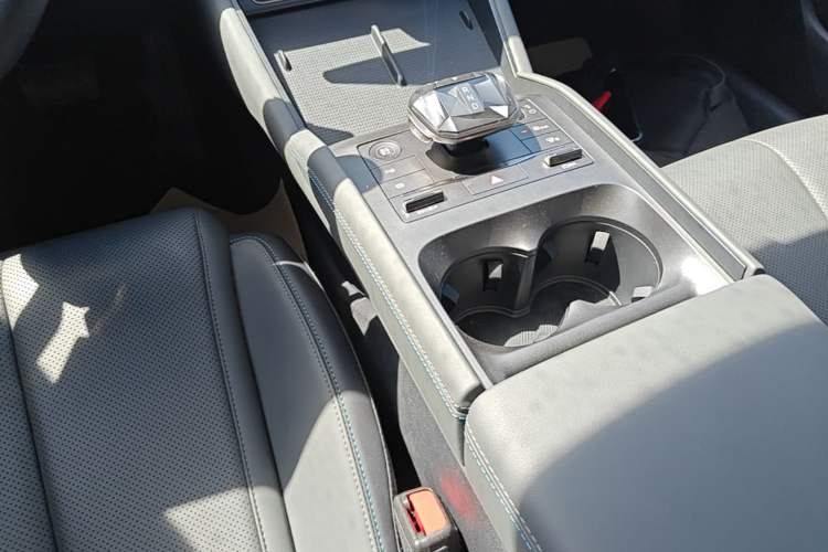 Used BYD Qin L 2025 DM-i Smart Drive 80KM Superior Model Gear Lever