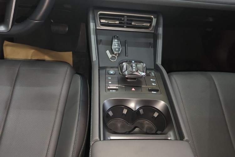 Used BYD Qin L 2025 DM-i Smart Drive 80KM Leading Model Gear Lever