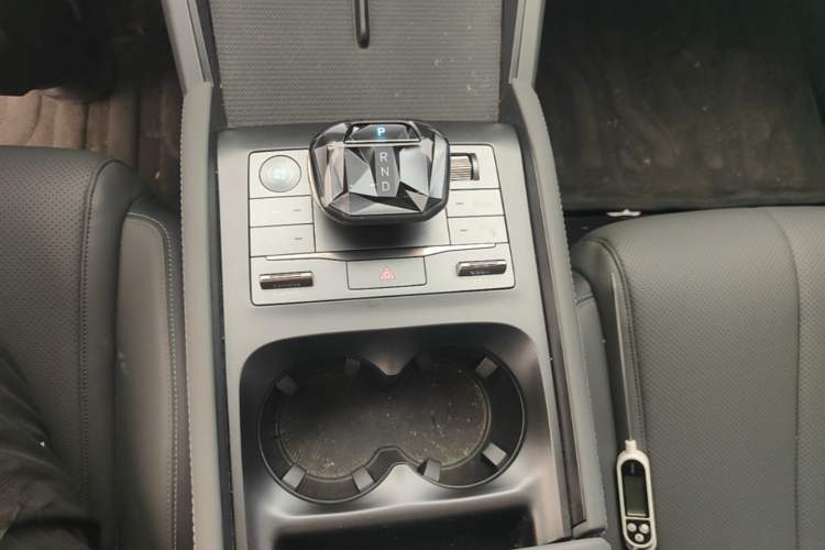 Used BYD Qin L 2025 DM-i Smart Drive 80KM Leading Model Gear Lever