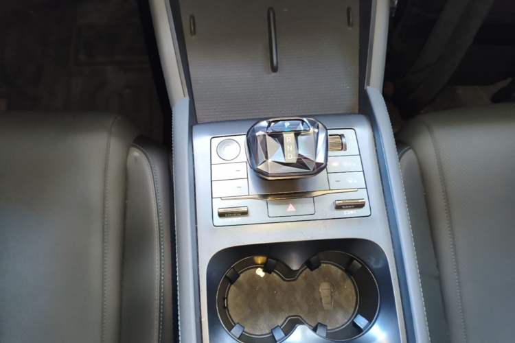 Used BYD Qin L 2025 DM-i Smart Drive 120KM Leading Model Gear Lever