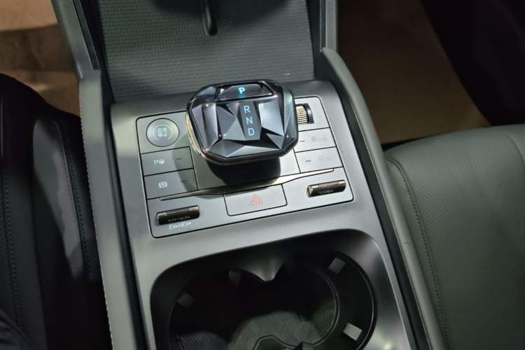 Used BYD Qin L 2025 DM-i Smart Drive 80KM Leading Model Gear Lever