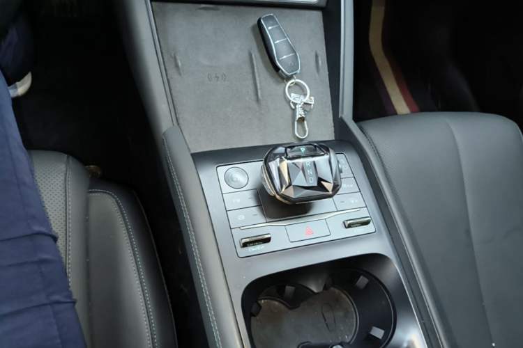 Used BYD Qin L 2025 DM-i Smart Drive 120KM Superior Model Gear Lever