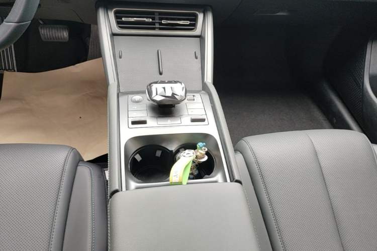 Used BYD Qin L 2025 DM-i Smart Drive 80KM Leading Model Gear Lever