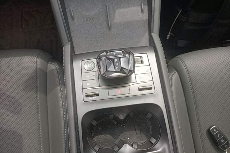 Used BYD Qin L 2025 DM-i Smart Drive 120KM Superior Model Gear Lever