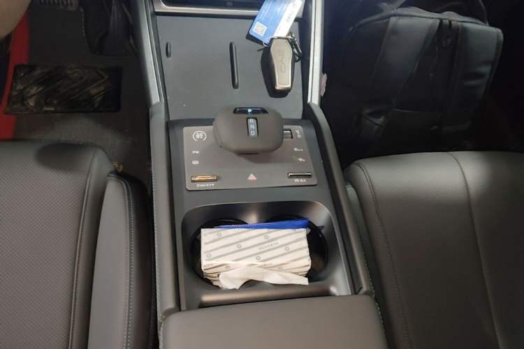 Used BYD Qin L 2025 DM-i Smart Drive 80KM Leading Model Gear Lever