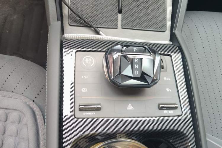 Used BYD Qin L 2025 DM-i Smart Drive 80KM Leading Model Gear Lever
