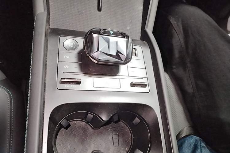 Used BYD Qin L 2025 DM-i Smart Drive 120KM Leading Model Gear Lever