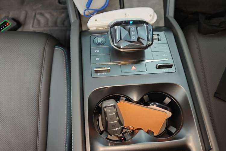 Used BYD Qin L 2025 DM-i Smart Drive 80KM Leading Model Gear Lever