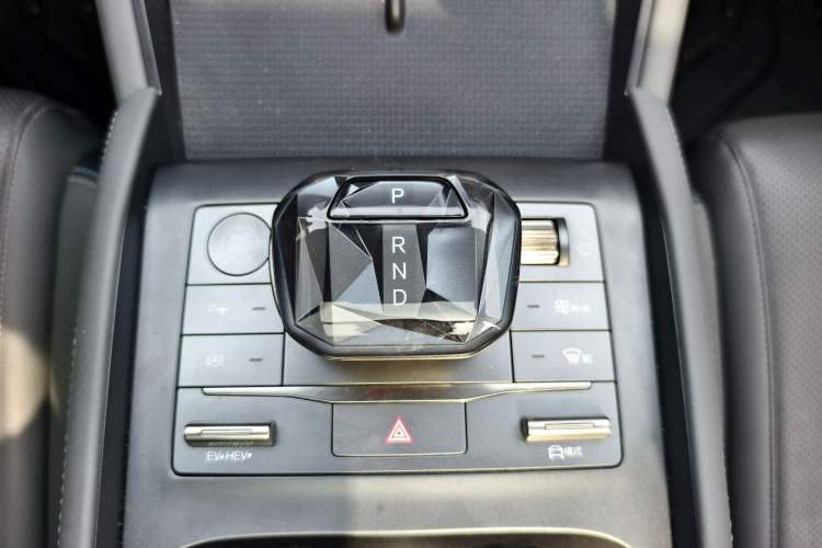 Used BYD Qin L 2025 DM-i Smart Drive 80KM Superior Model Gear Lever