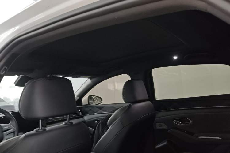 Used BYD Qin L 2025 DM-i Smart Drive 120KM Superior Model Headliner