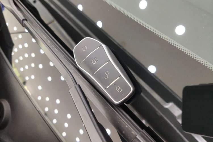 Used BYD Qin L 2025 DM-i Smart Drive 80KM Leading Model Interior 1