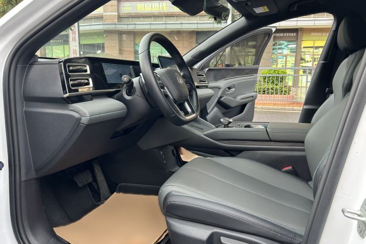 Used BYD Qin L 2025 DM-i Smart Drive 80KM Leading Model Interior 1