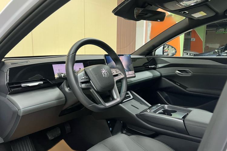 Used BYD Qin L 2025 EV 470KM Leading Edition Interior 1