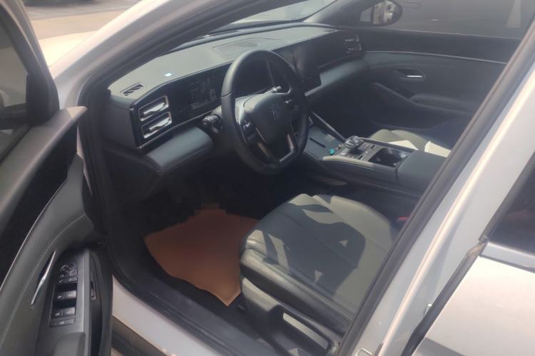 Used BYD Qin L 2025 DM-i Smart Drive 80KM Leading Model Interior 1