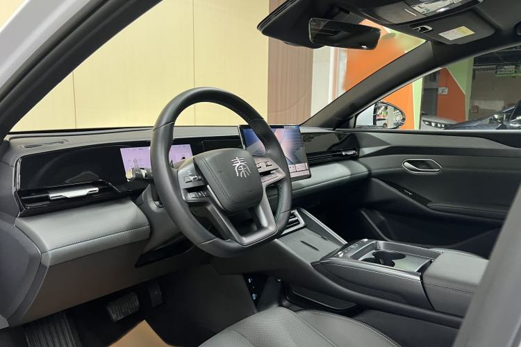 Used BYD Qin L 2025 EV 545KM Beyond Version Interior 1