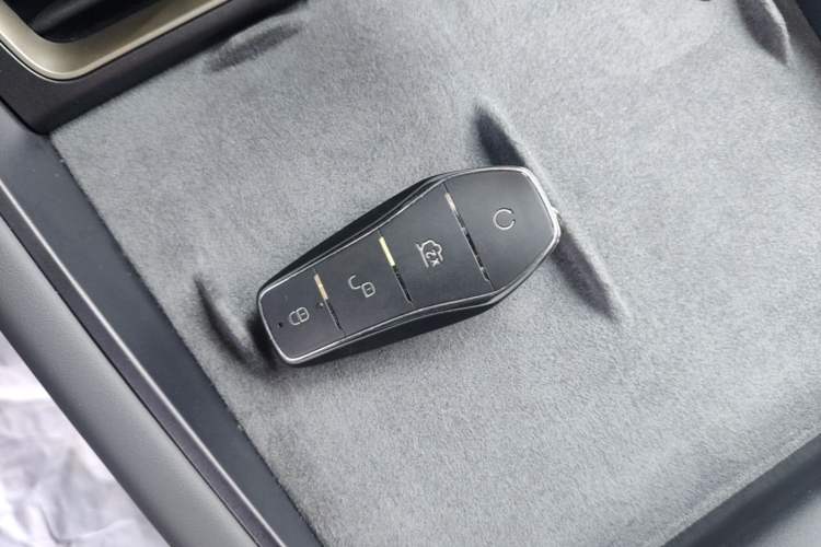 Used BYD Qin L 2025 DM-i Smart Drive 120KM Superior Model Interior 1