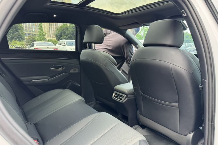 Used BYD Qin L 2025 DM-i Smart Drive 120KM Superior Model Interior 1
