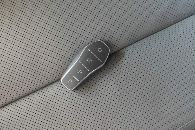 Used BYD Qin L 2025 DM-i Smart Drive 120KM Superior Model Interior 1