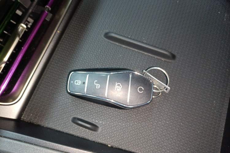 Used BYD Qin L 2025 DM-i Smart Drive 80KM Leading Model Interior 1