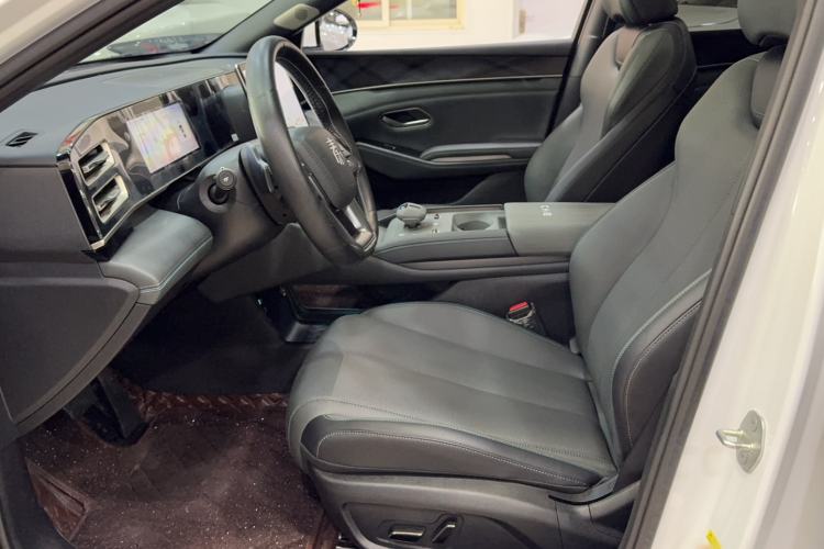 Used BYD Qin L 2025 DM-i Smart Drive 120KM Leading Model Interior 1