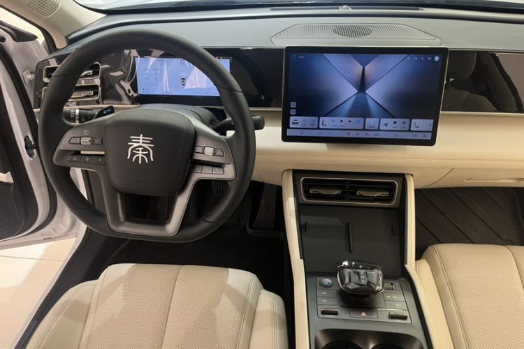 Used BYD Qin L 2025 DM-i Smart Drive 80KM Leading Model Interior 1