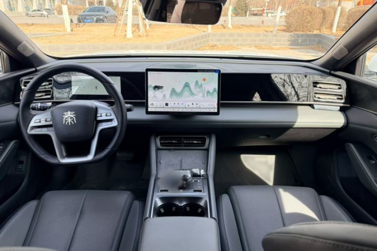 Used BYD Qin L 2025 DM-i Smart Drive 120KM Superior Model Interior 1