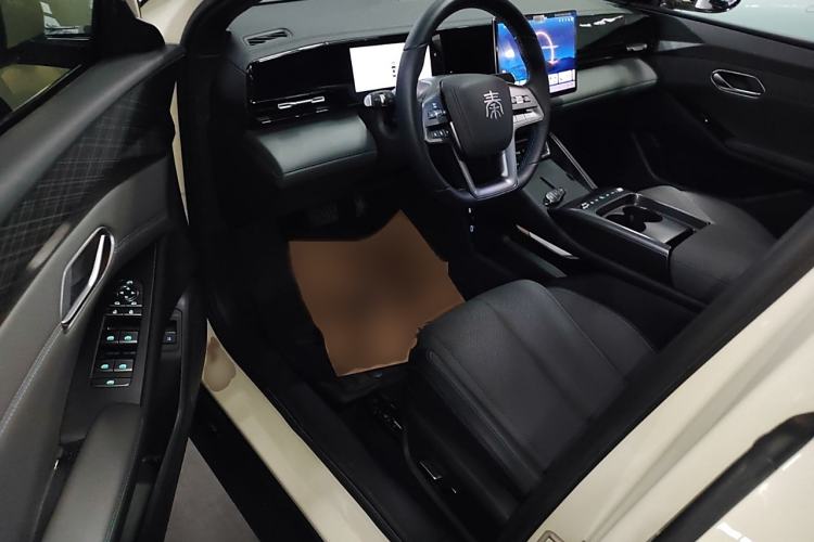 Used BYD Qin L 2025 EV 545KM Beyond Version Interior 1